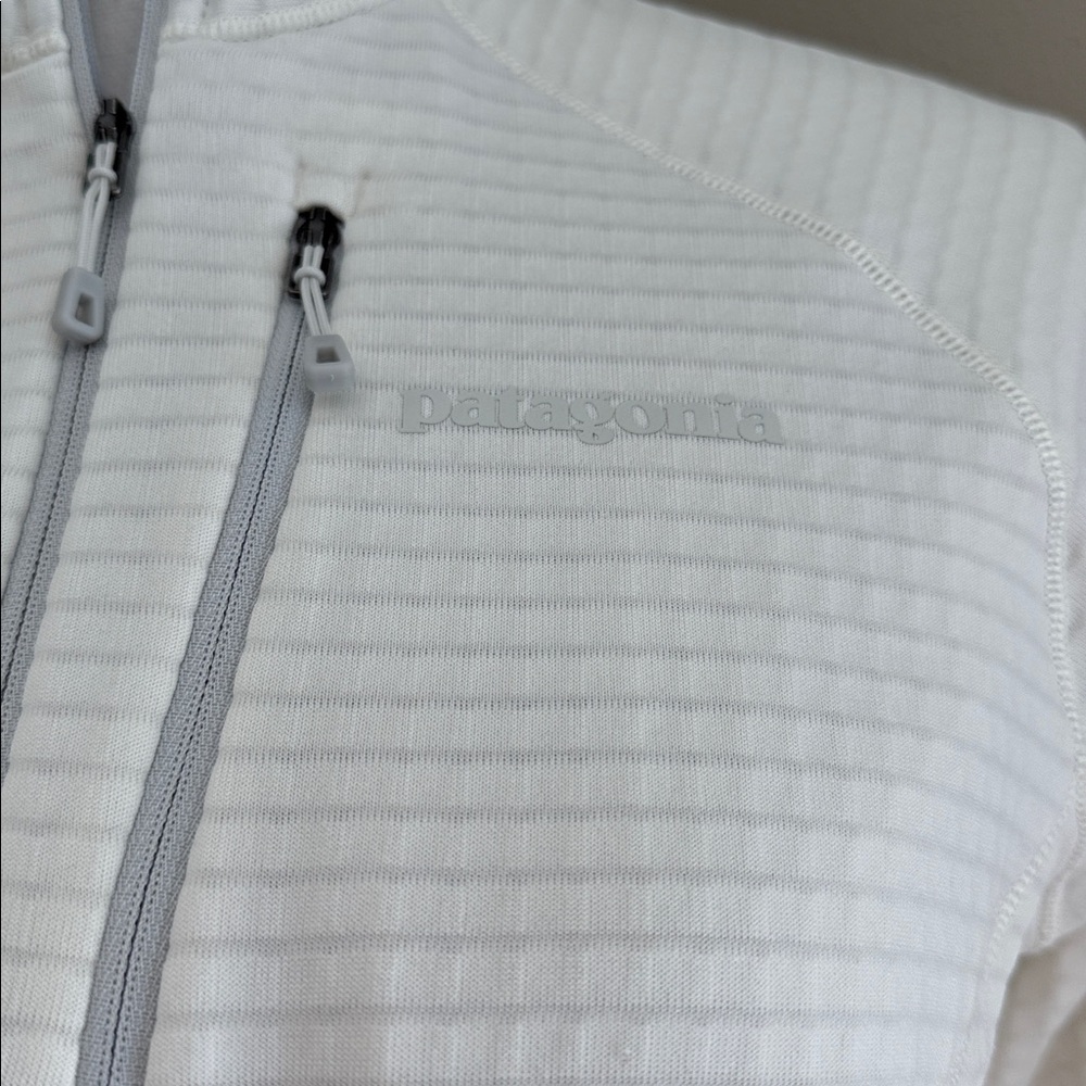 Patagonia | W's R1® Quarter-Zip Fleece Pullover | Birch White | Large | #40118 - Picture 3 of 11